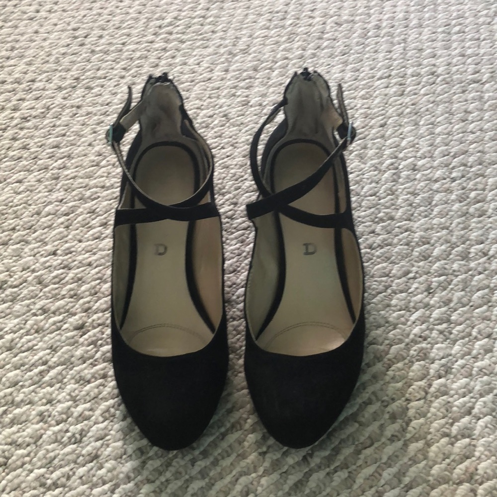 Unisa shoe. Comfortable and not tall. 6.5.